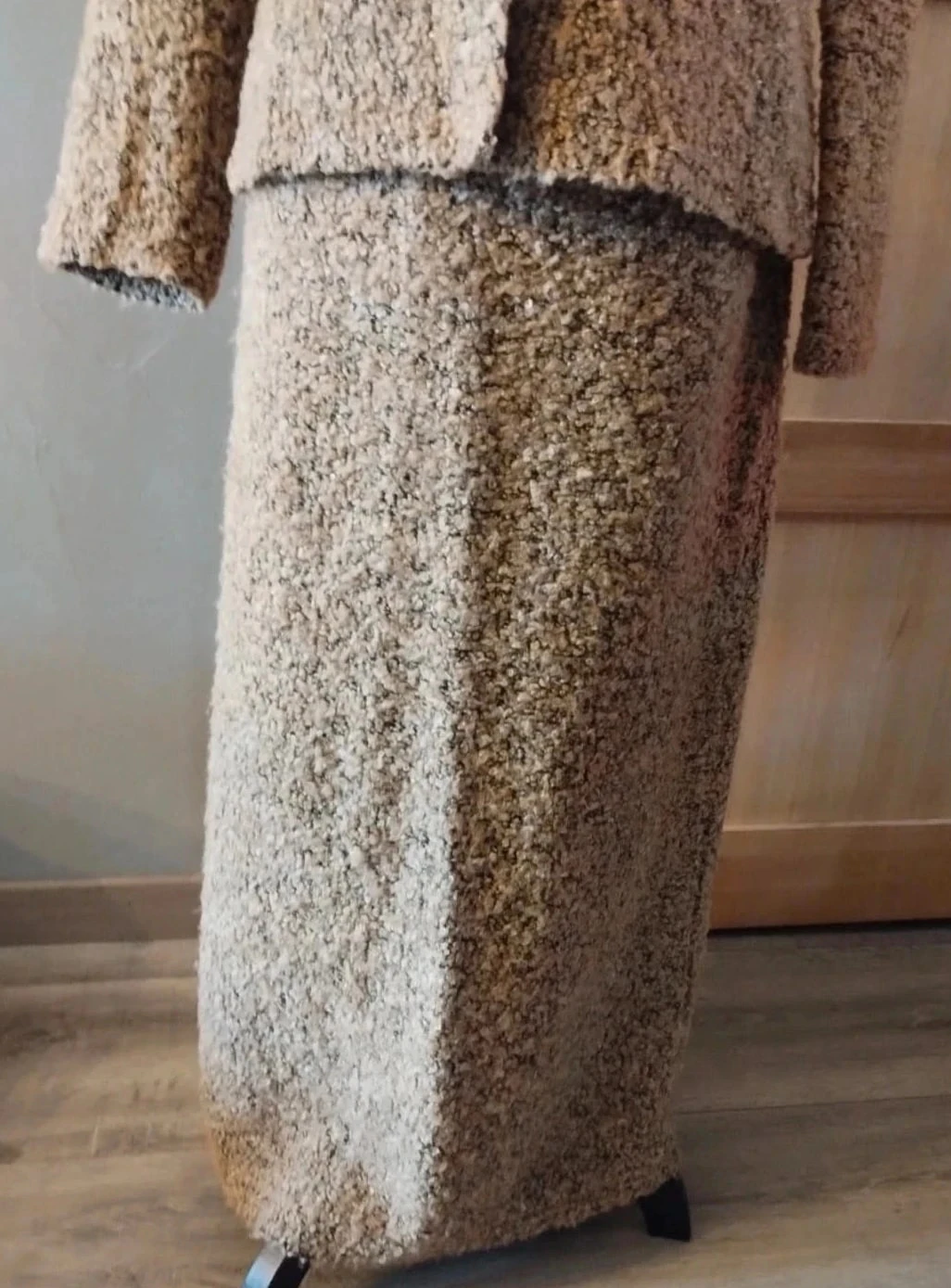 Conjunto de chaqueta+falda larga color marrón/dorado, Jacqueline Riu T38 – photo 2